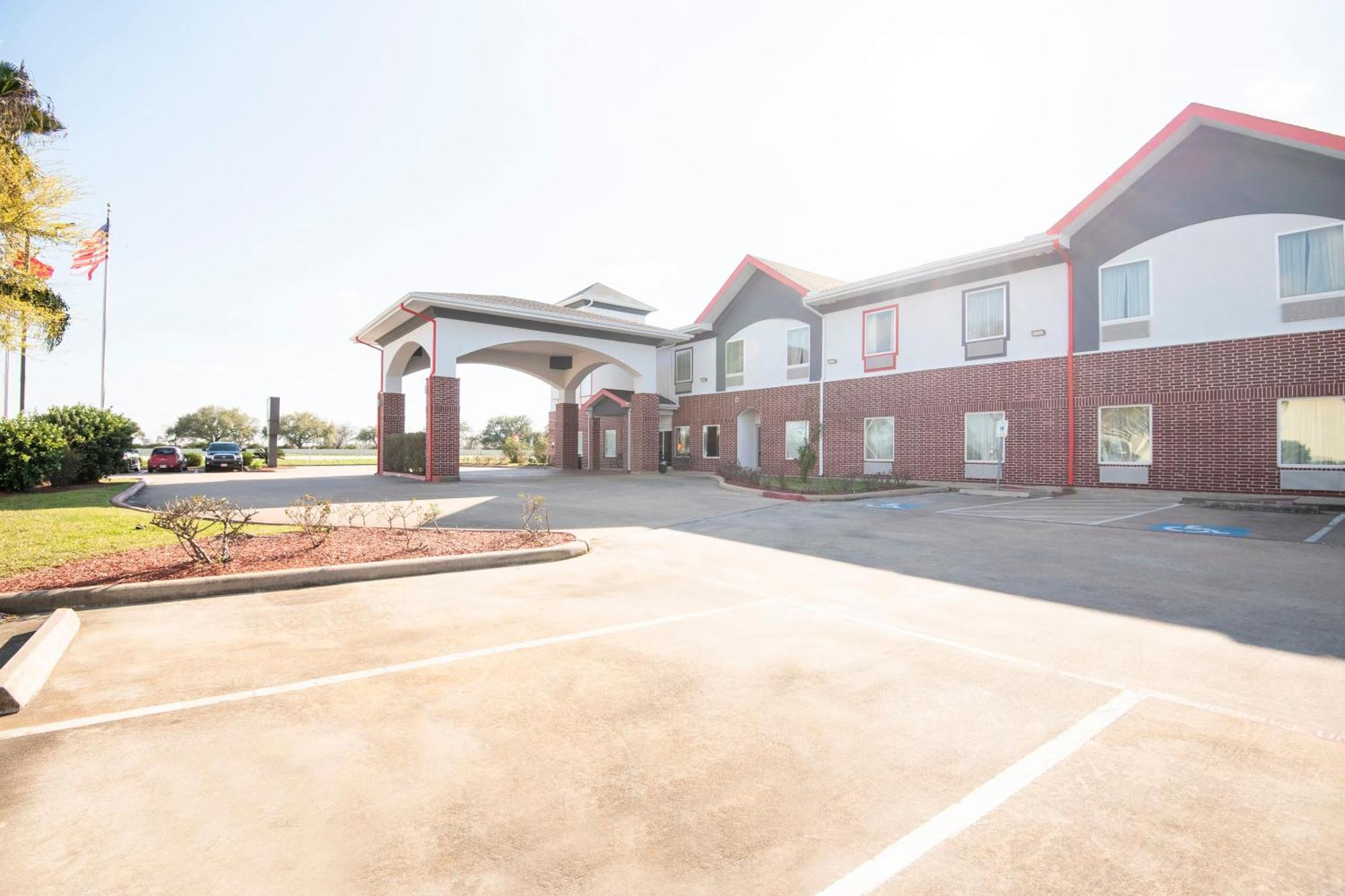 Oyo Townhouse Clute Lake Jackson Exterior photo